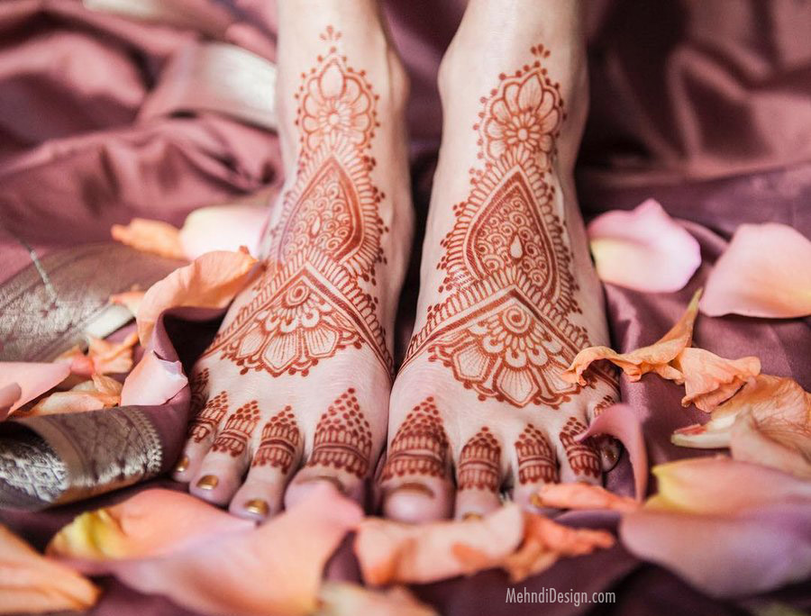 12 leg mehndi design floral pattern bridal