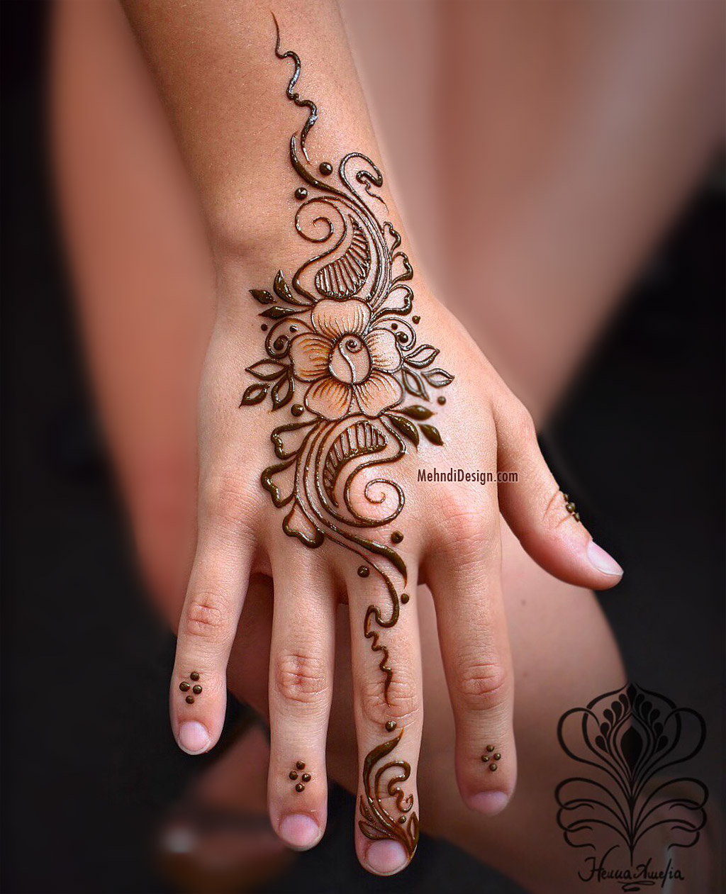 simple mehndi design for front hand